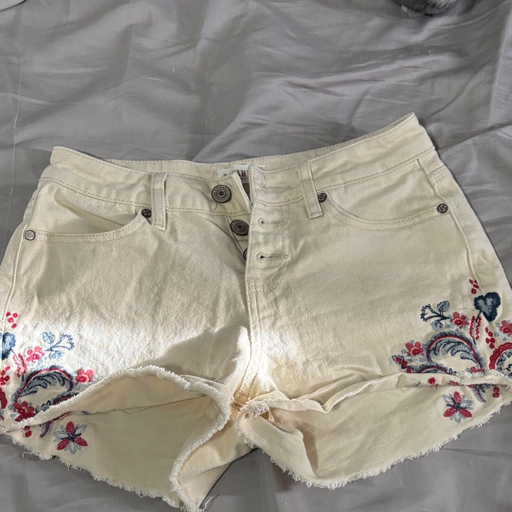 Shyanne Cream Jean Shorts with Floral Embroidery